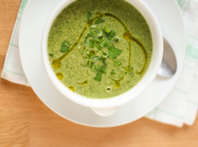 Recette de velouté poires, épinards et noix de cajou pour l'automne