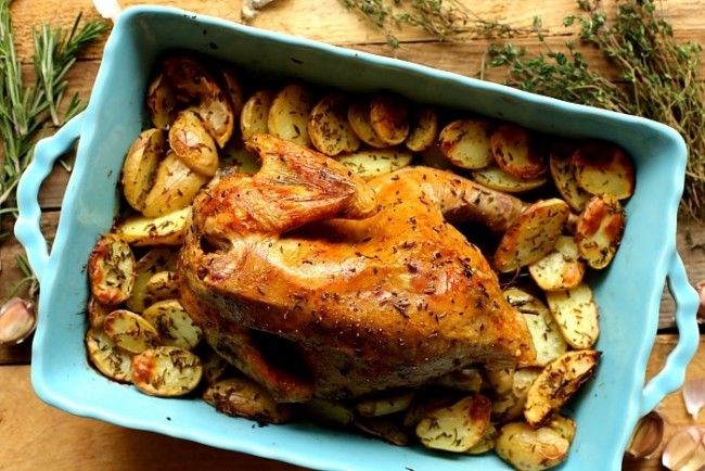 Comment rôtir une pintade entière au four avec sa marinade?